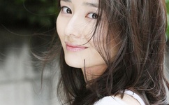 农村妇女卓玲给我喂奶